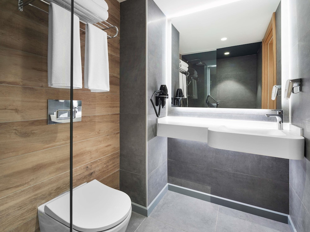 غرفة سوبيريور بسرير مزدوج بإطلالة على الفناء، Ibis Istanbul Sisli 6/10