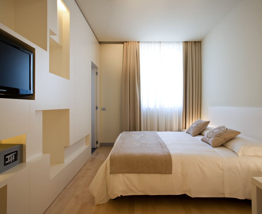 Eos Hotel 32/72