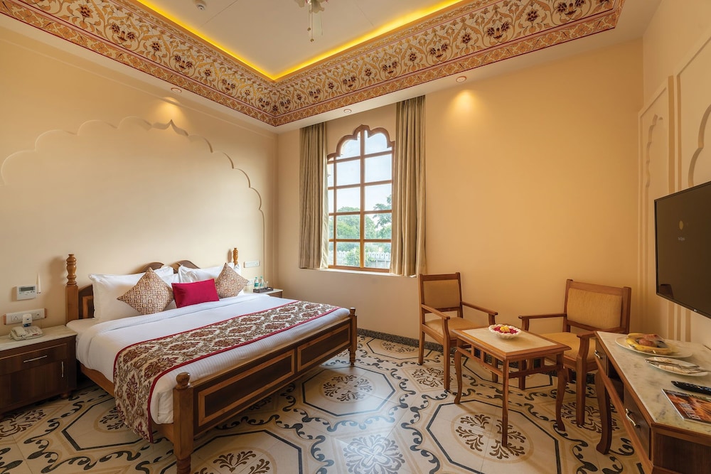 EXECUTIVE, QUEEN BED, NO WINDOW