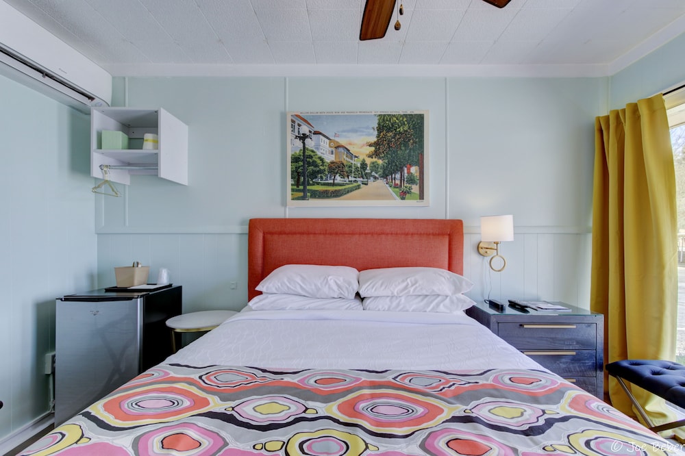 CLASSIC, QUEEN BED
