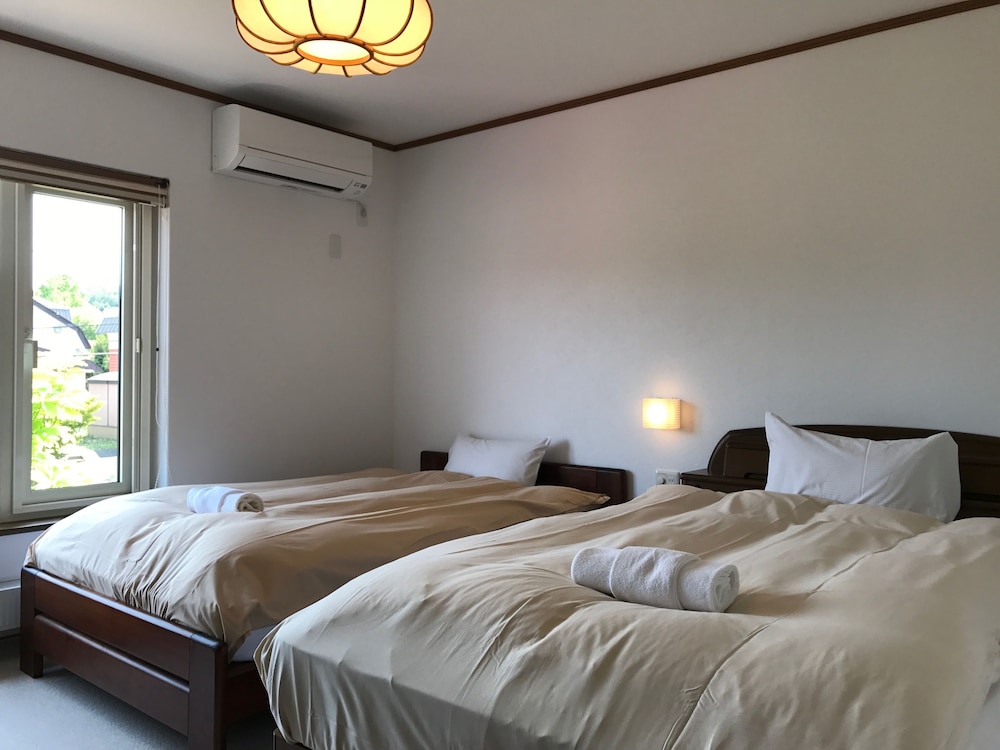 Tsuru Apartments 4/56