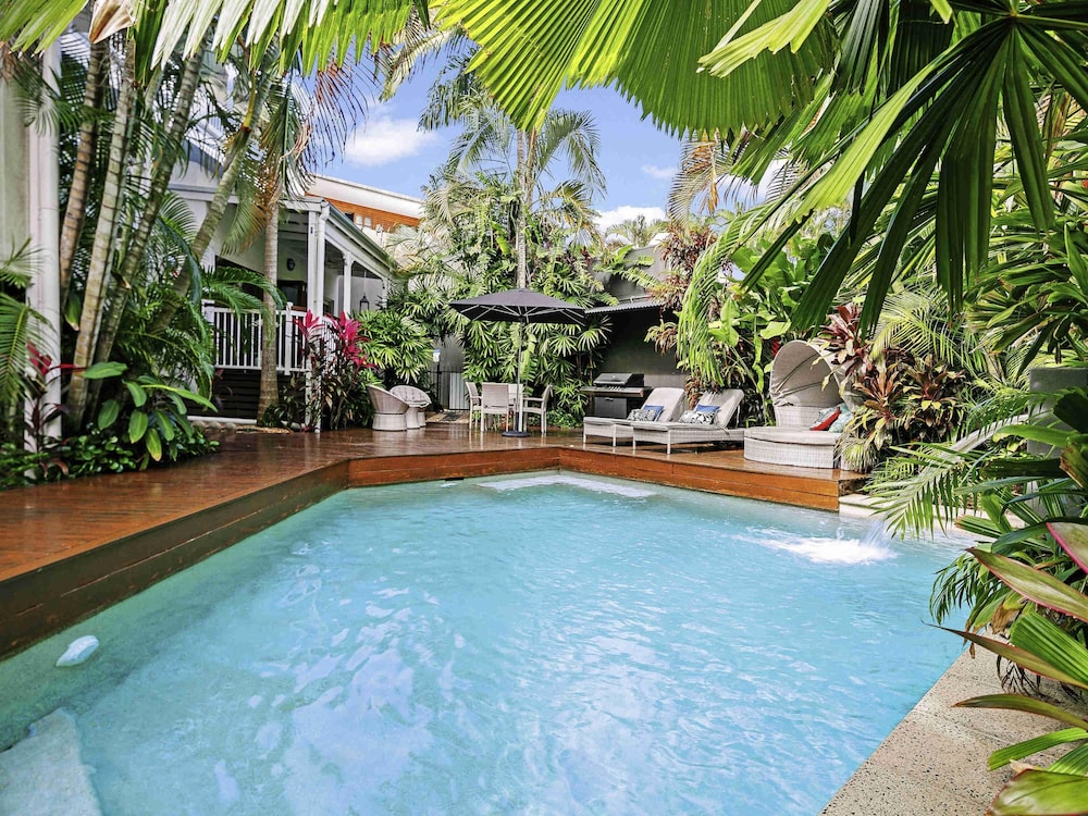 Mantra on the Inlet Port Douglas 42/50