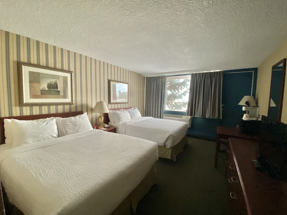 Ramada by Wyndham Whitecourt 13/48