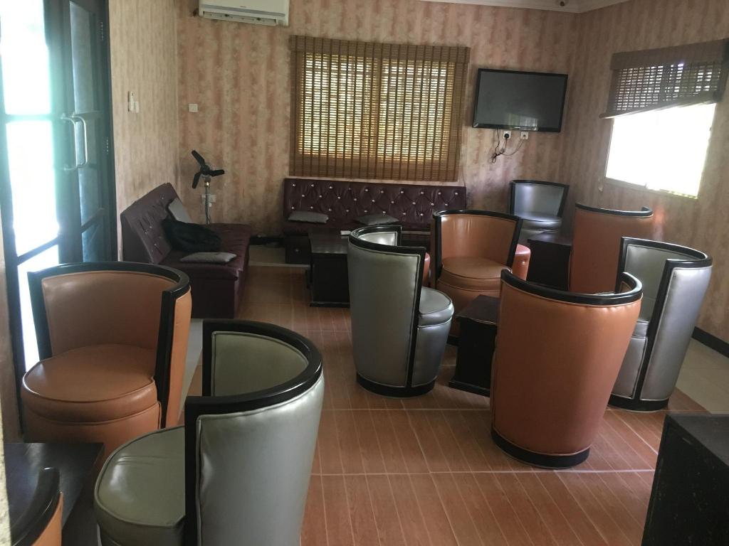 Ocean Pavillion Hotel & Suites 20/23