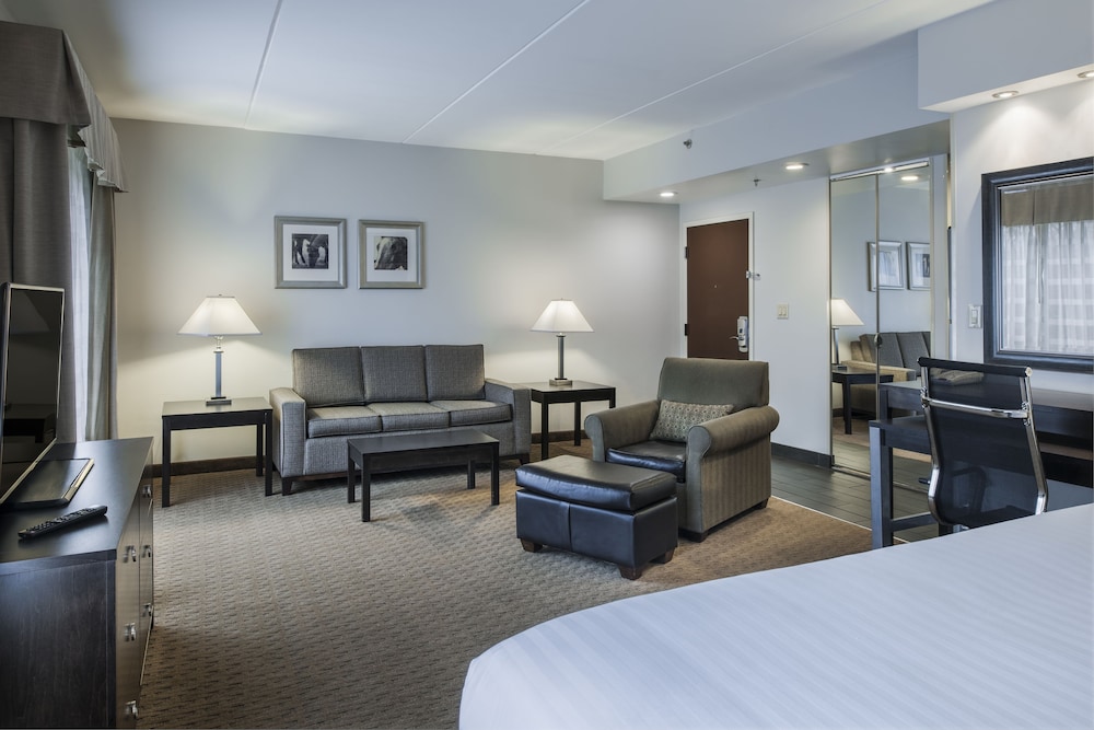 Holiday Inn Express Suites Laurel Lakes 39/58