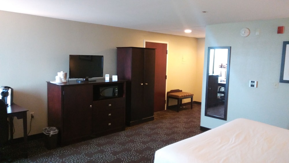 Holiday Inn Express Suites Pittsburgh West Green Tree 16/44