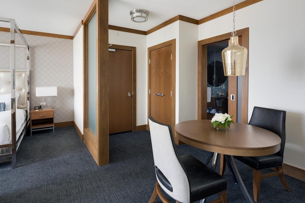 The Hotel Landing 53/57