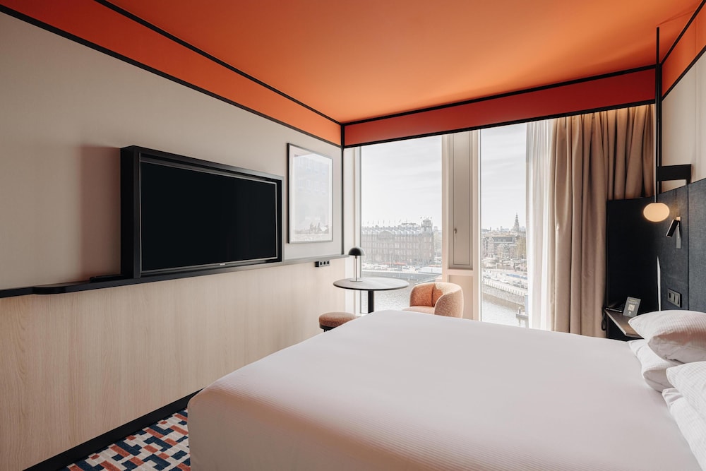 DELUXE, KING BED, CITY VIEW