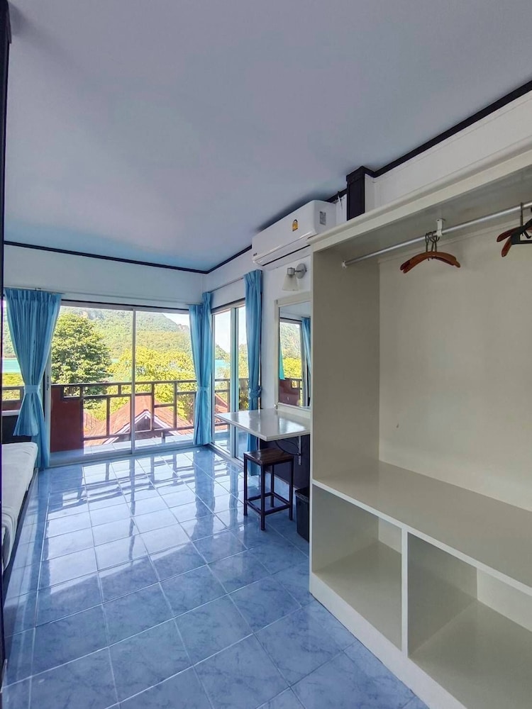Phi Phi Viewpoint Resort 16/65