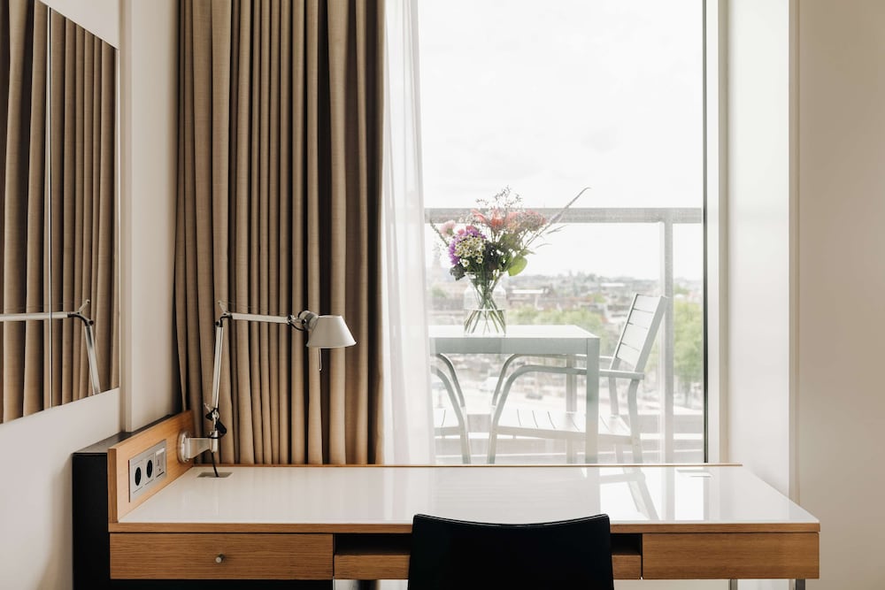 Doubletree By Hilton Amsterdam Centraal Station 6/88