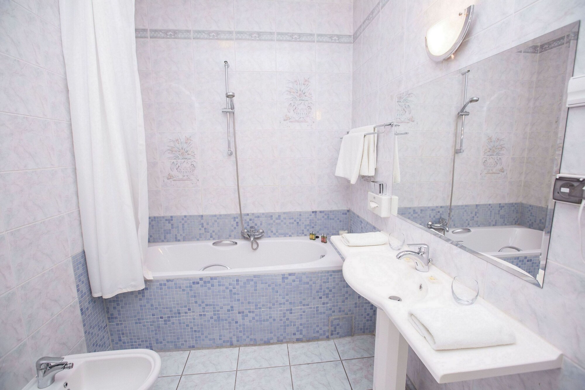 شقة بسرير كينج، Hotel Grand 2/7