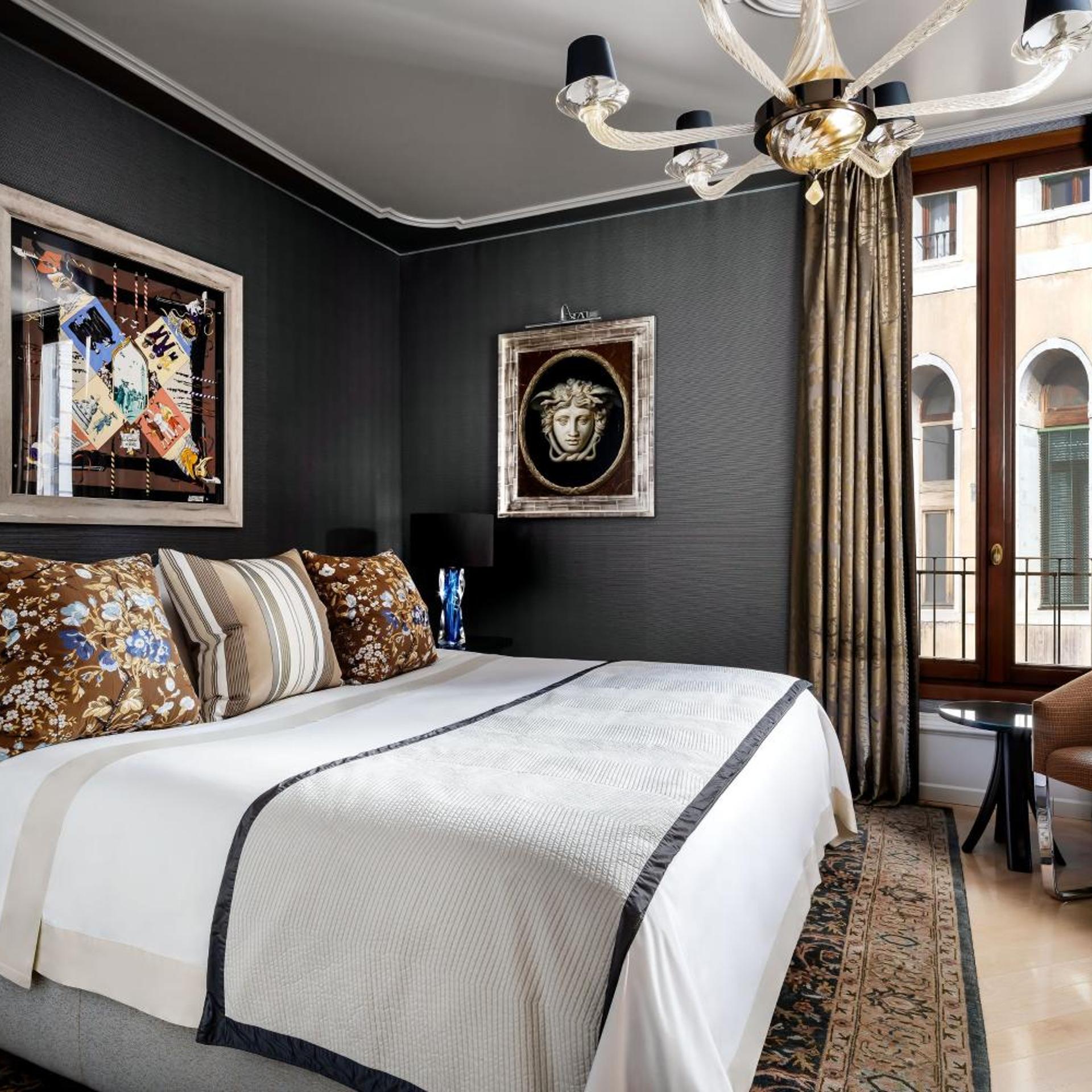 1 Bedroom, Patron, Suite, King Bed, Grand Canal View, Large