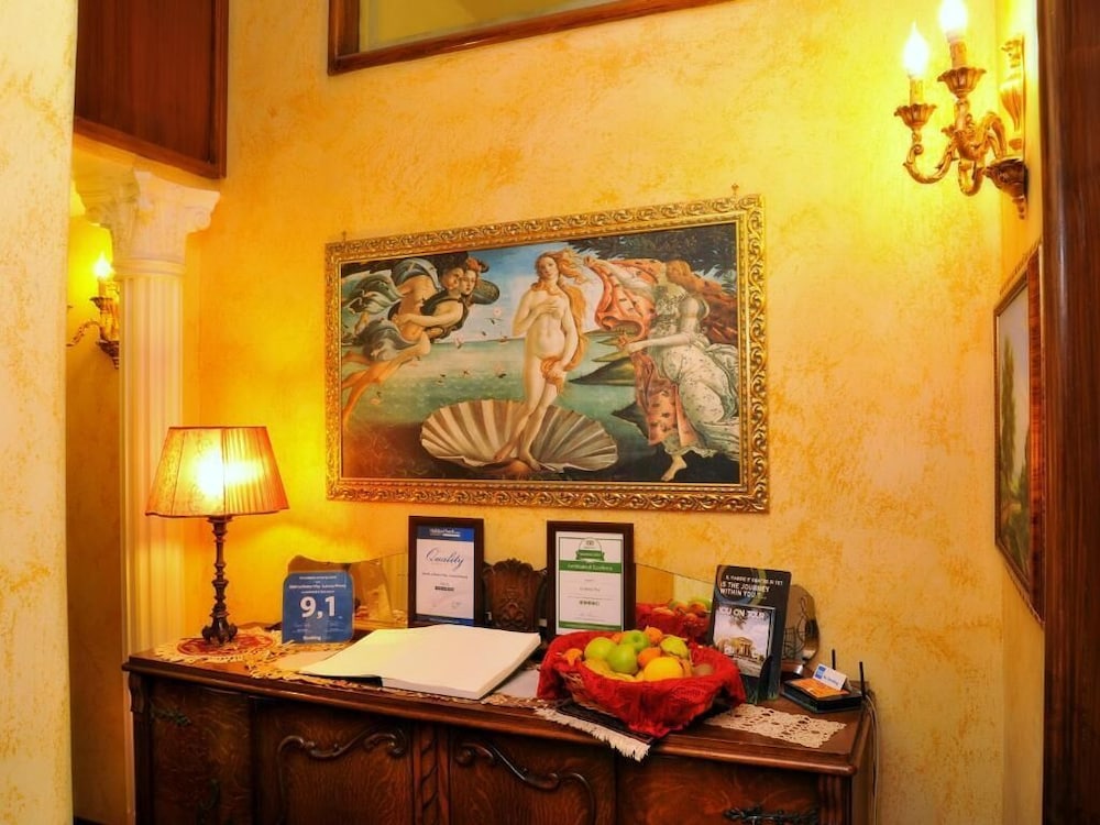 La Dolce Vita Luxury House 10/25