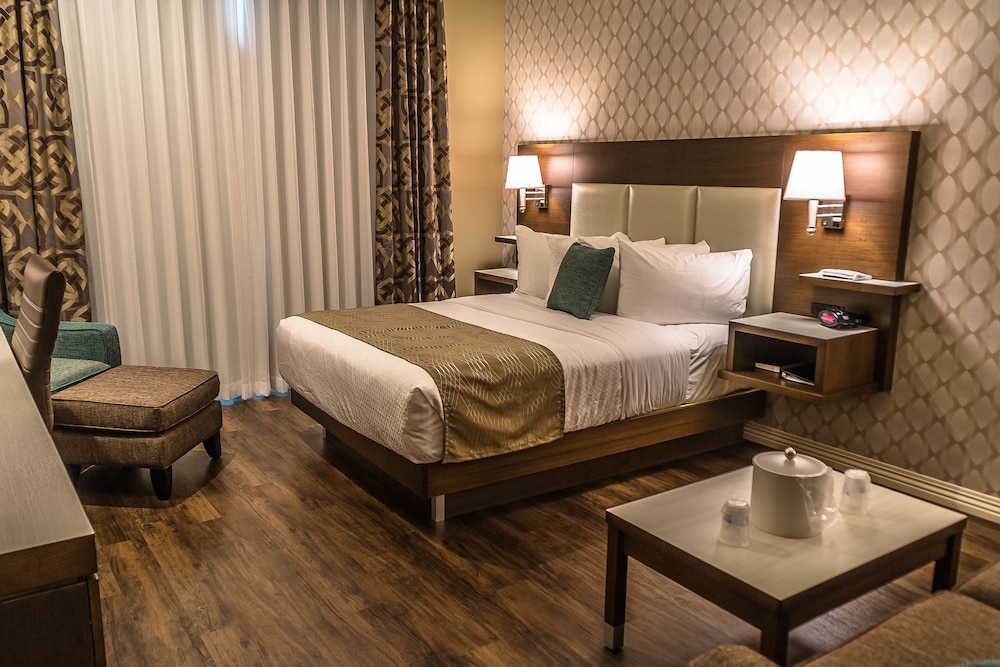 Best Western Plus St. John s Airport Hotel and Suites 18/36