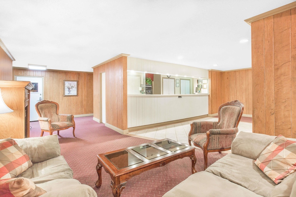 Howard Johnson by Wyndham Staunton 24/34