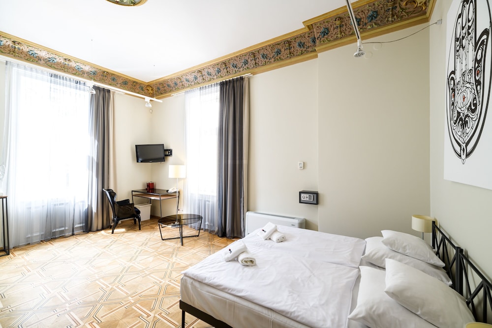 Home Aparthotel 43/58