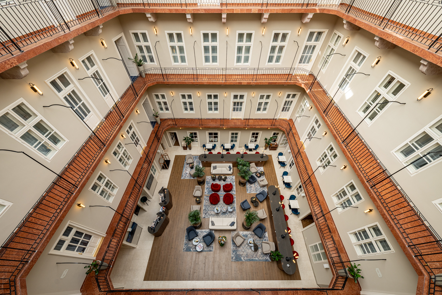 Basiliq Hotel 6/50