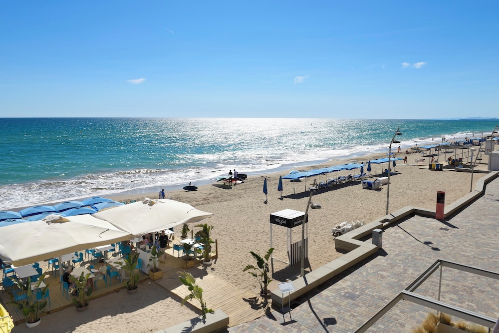 Akquaaa Boutique Hotel 37/48