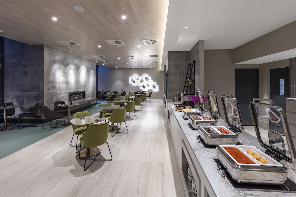 Deco Hotel Canberra 23/28