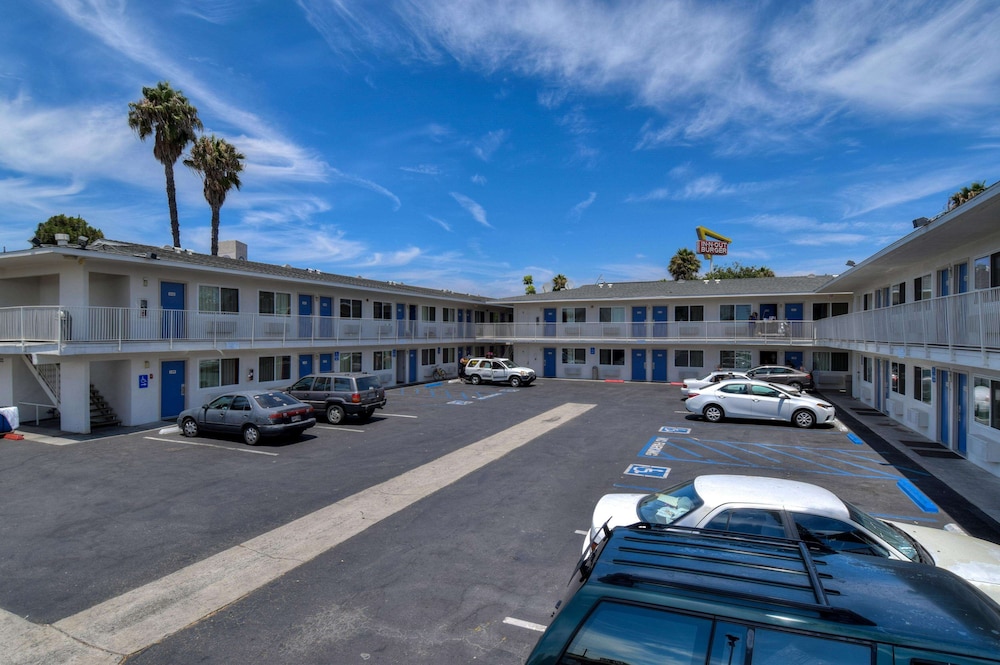 Motel6 Westminster, CA - South - Long Beach Area 32/43