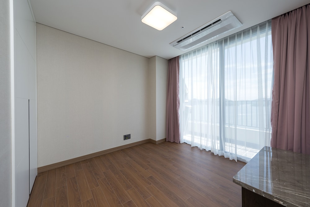 Stanford Hotel & Resort Tongyeong 22/57
