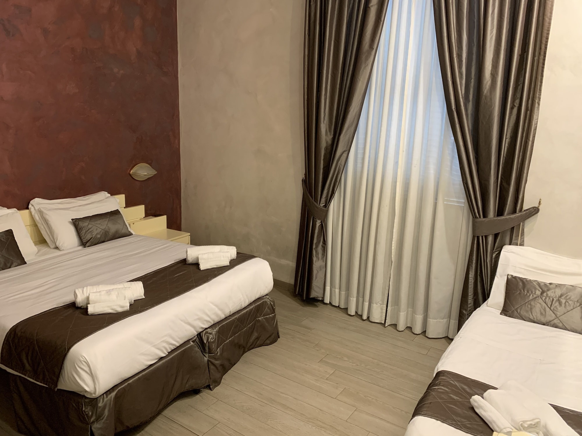ROOM, TRIPLE