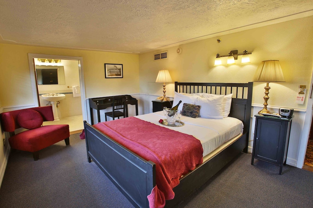 Delta King Hotel 8/52