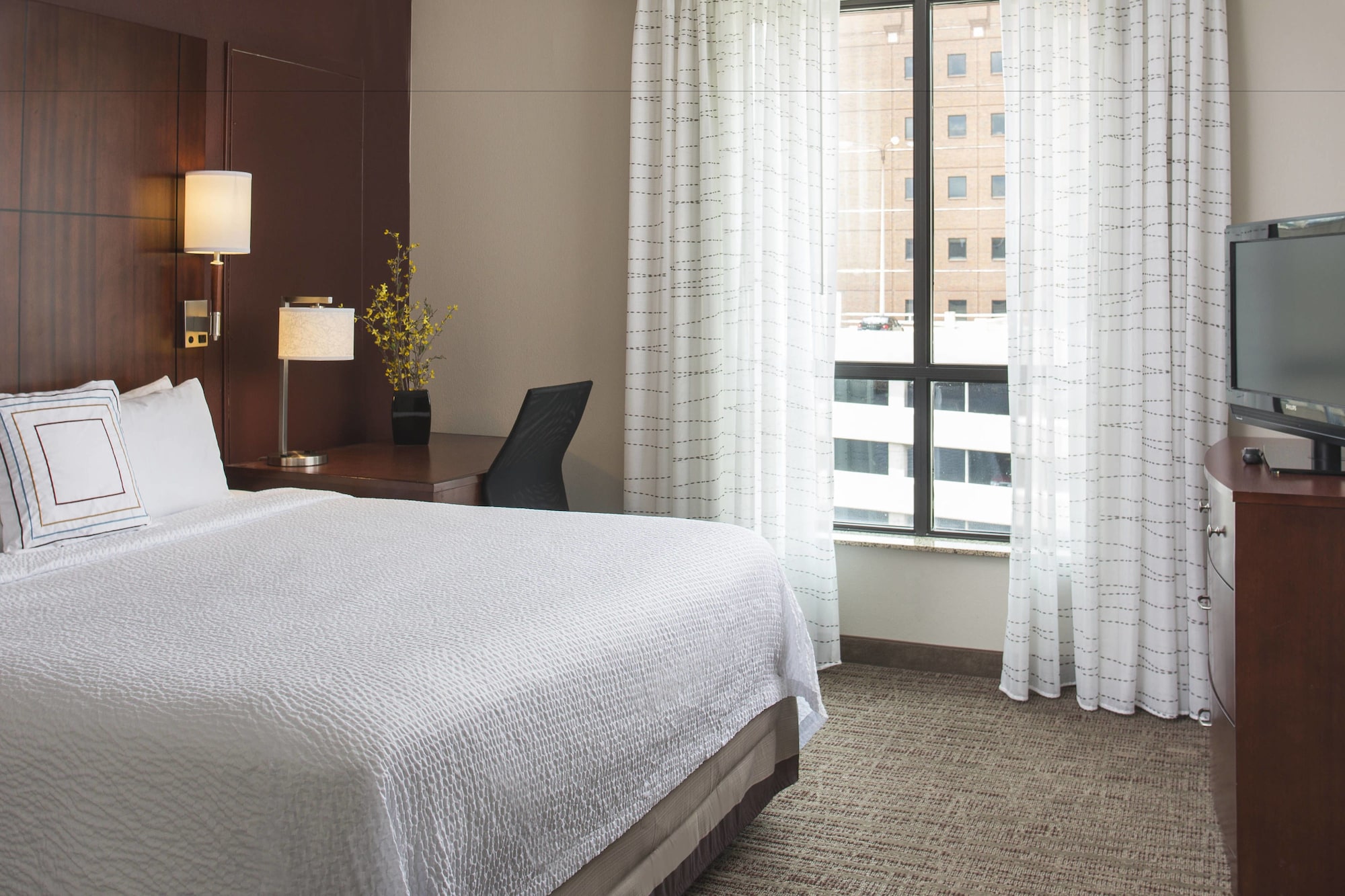 1 BEDROOM, SUITE