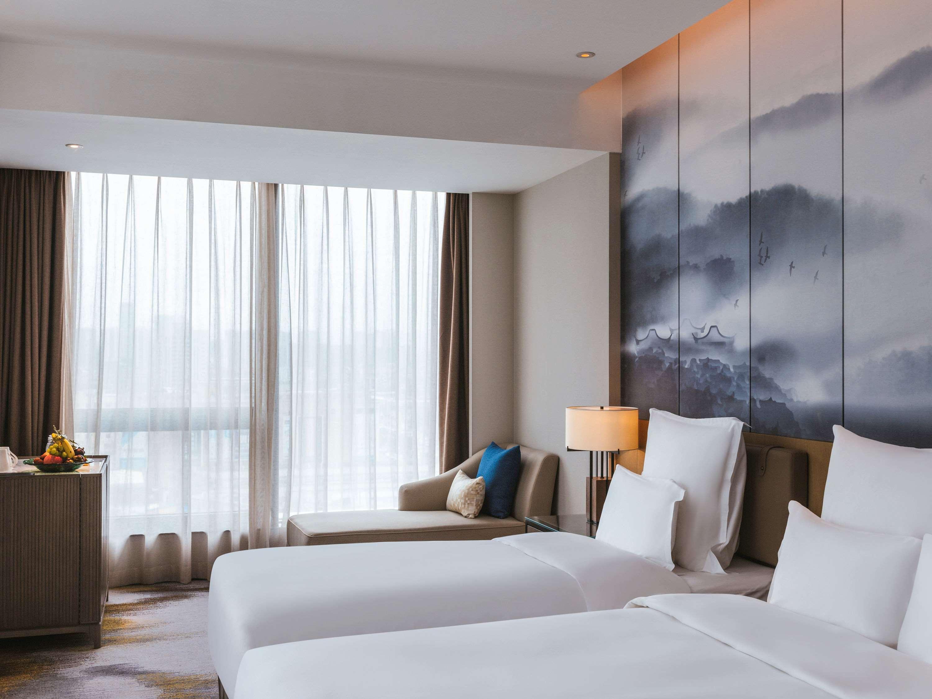 PREMIUM, DELUXE, 1 KING AND 1 SINGLE BEDS, CITY VIEW