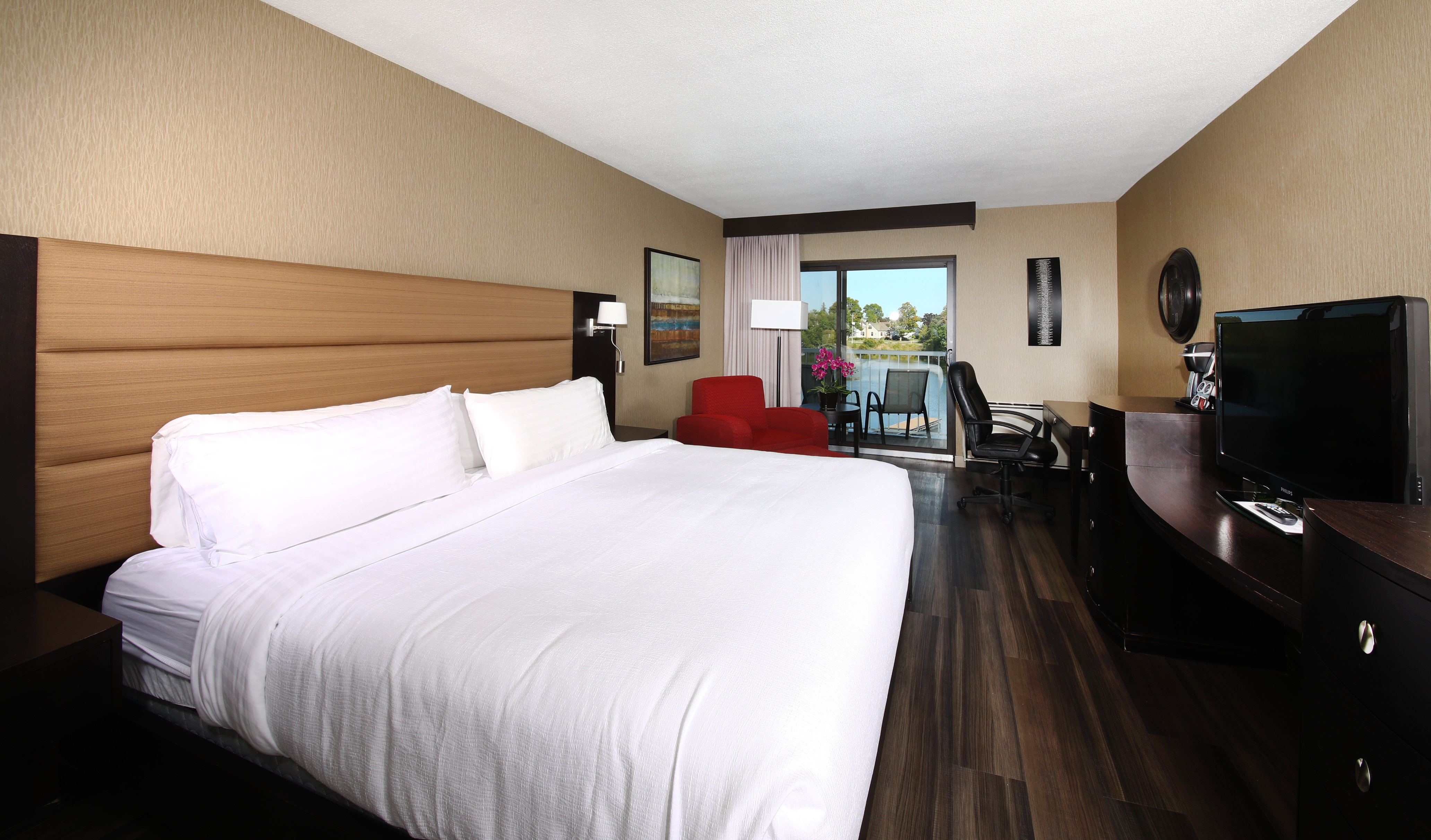 Holiday Inn Peterborough Waterfront 12/70