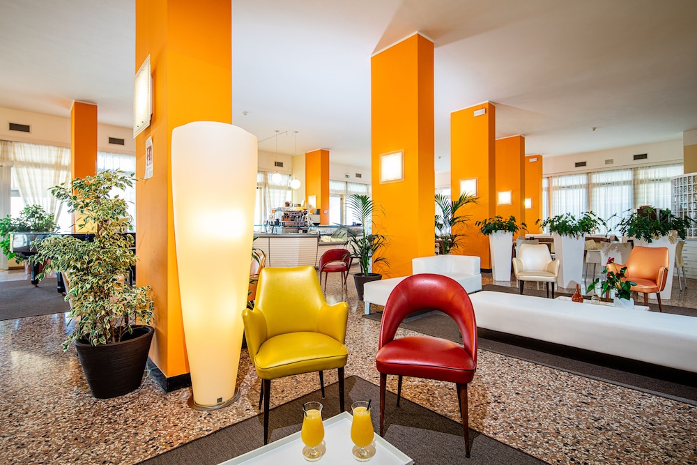 Astor Hotel 19/42