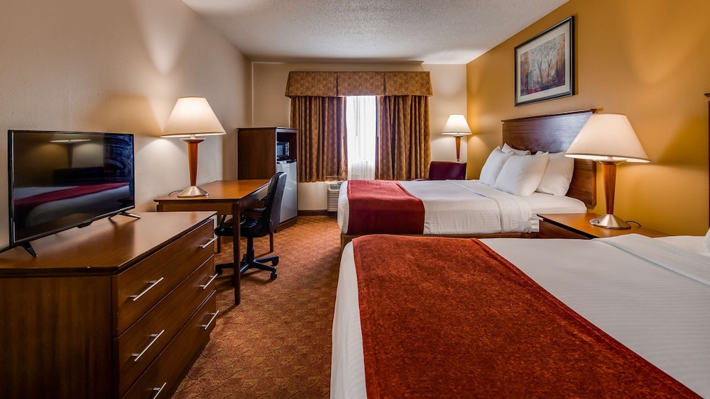 Best Western Lakewood Inn 16/37