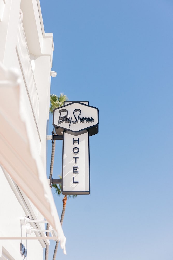 Bay Shores Peninsula Hotel 7/55