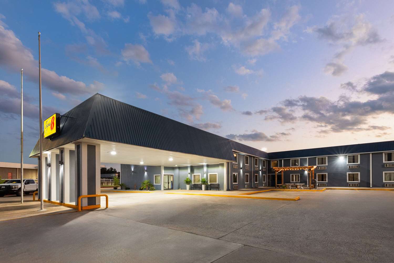 Super 8 By Wyndham Buffalo 17/22