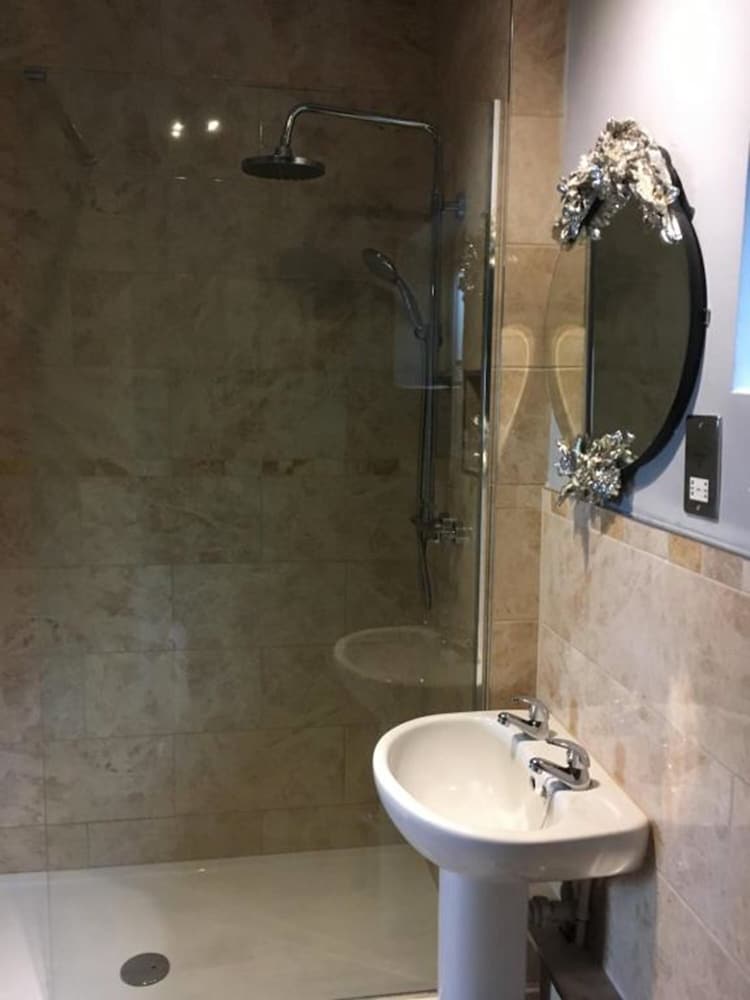 Worplesdon Place Hotel 34/70