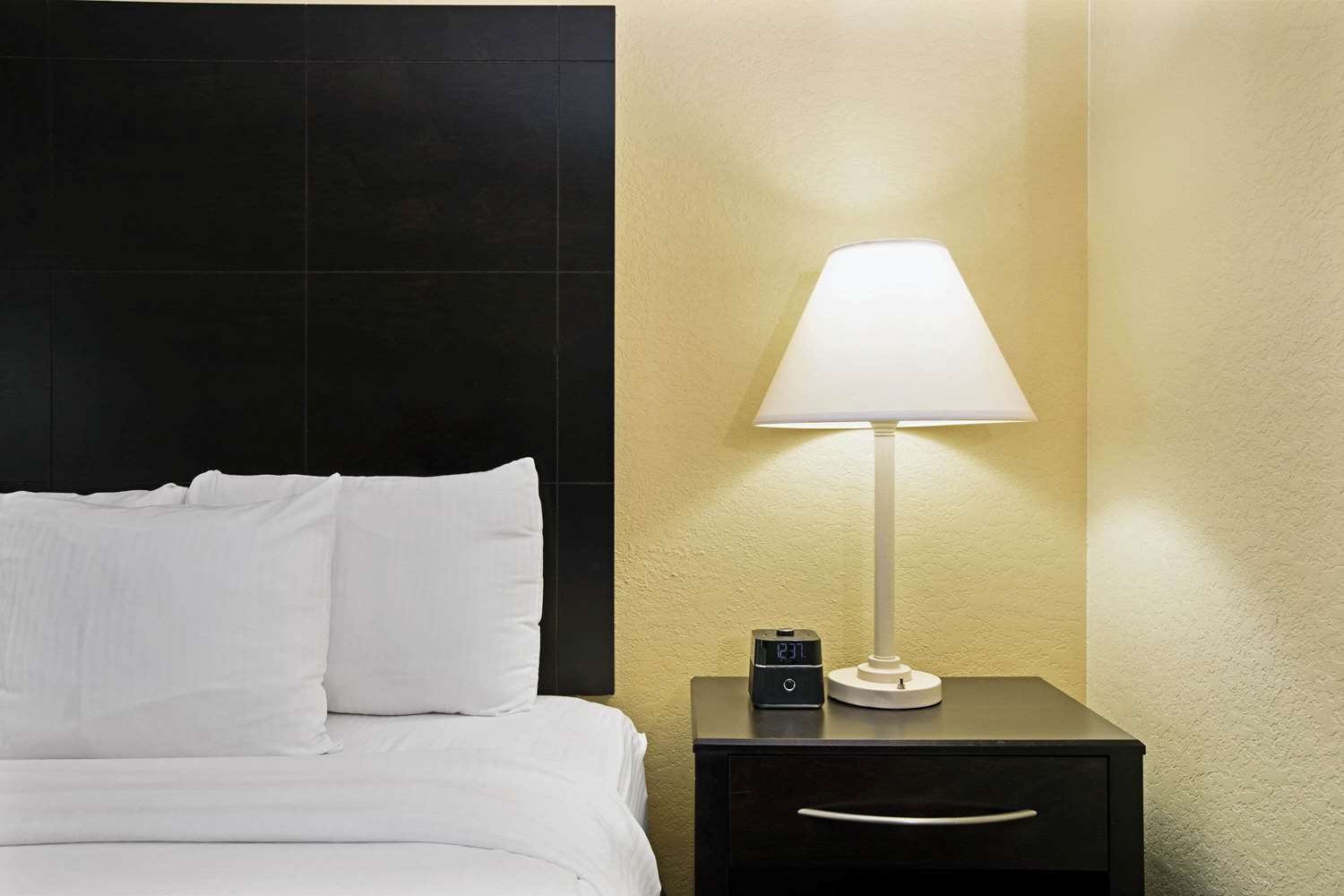 La Quinta Inn Suites Salina 24/57