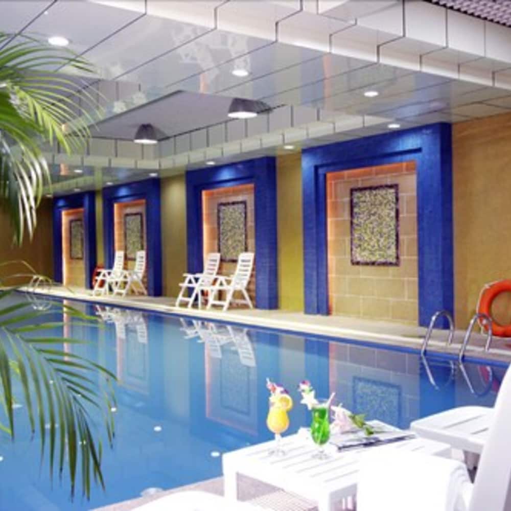 Gladden Hotel Fenggang 10/22