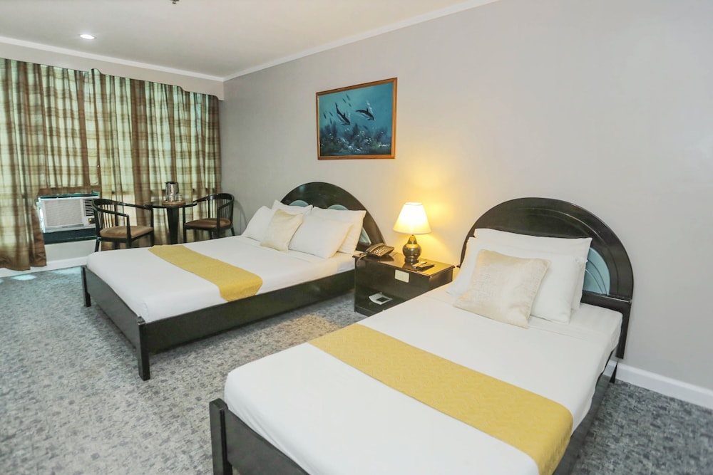 Holiday Plaza Hotel 52/86