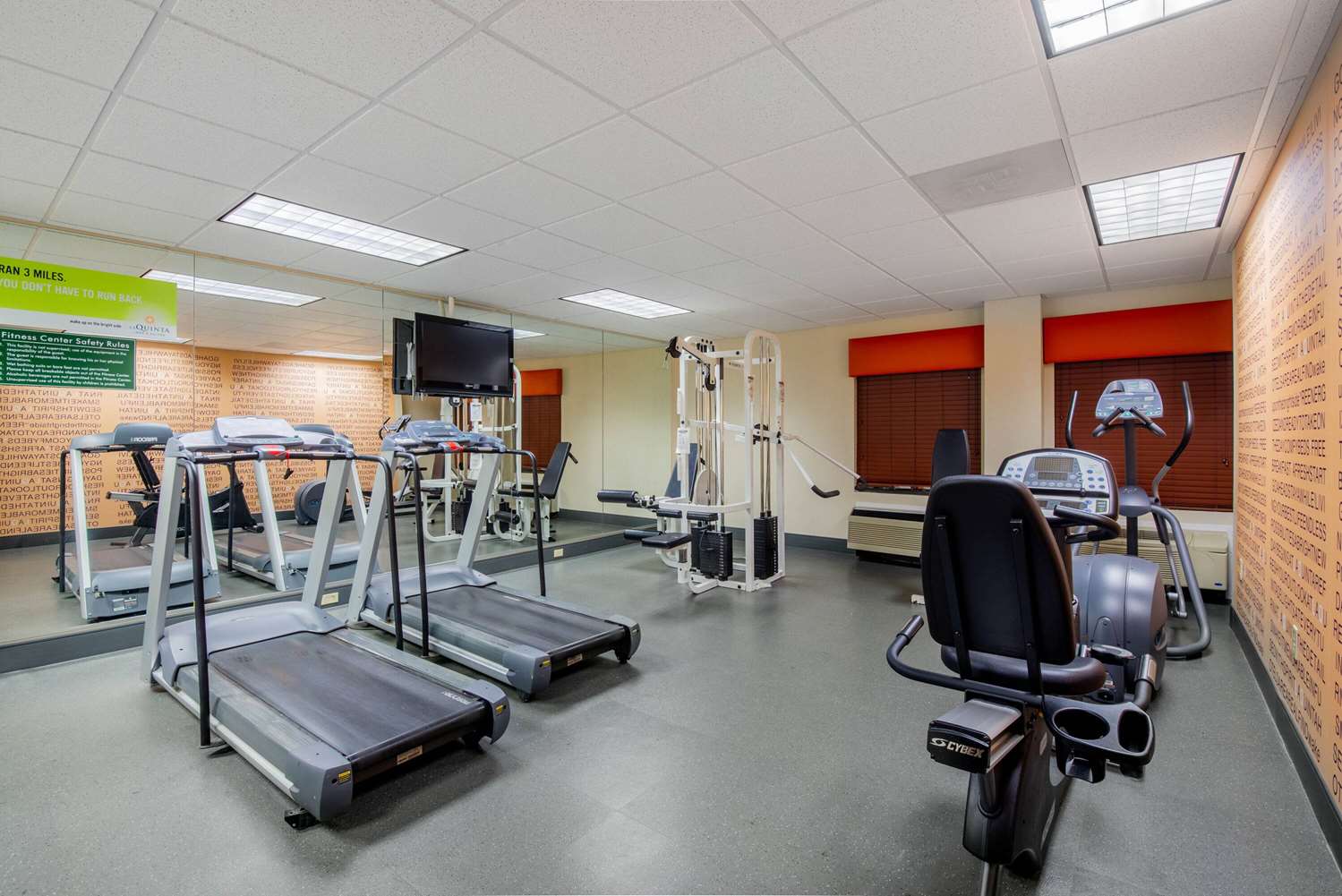 La Quinta Inn and Suites by Wyndham Elkview - Charleston NE 19/40
