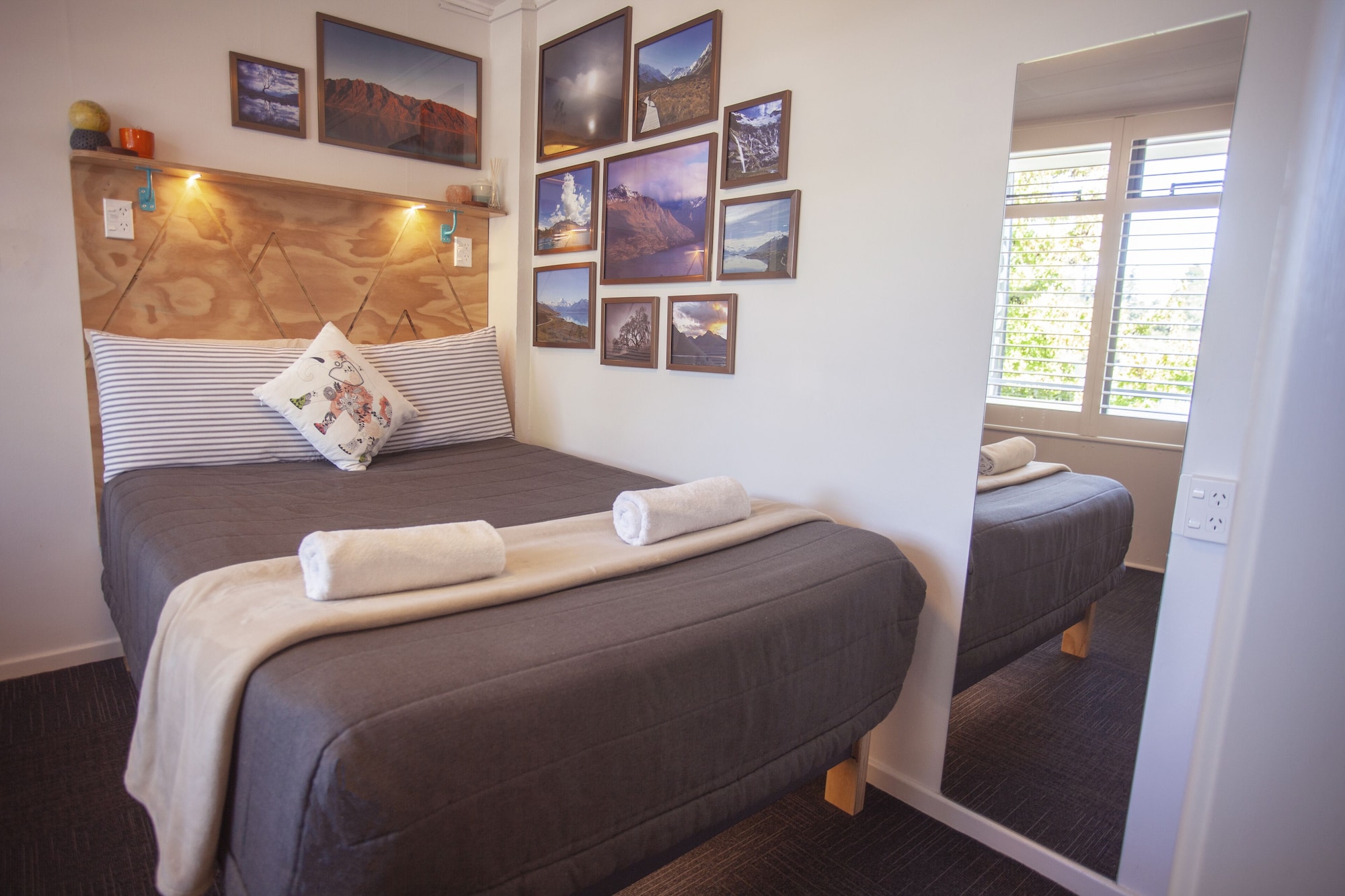 DELUXE, DOUBLE BED