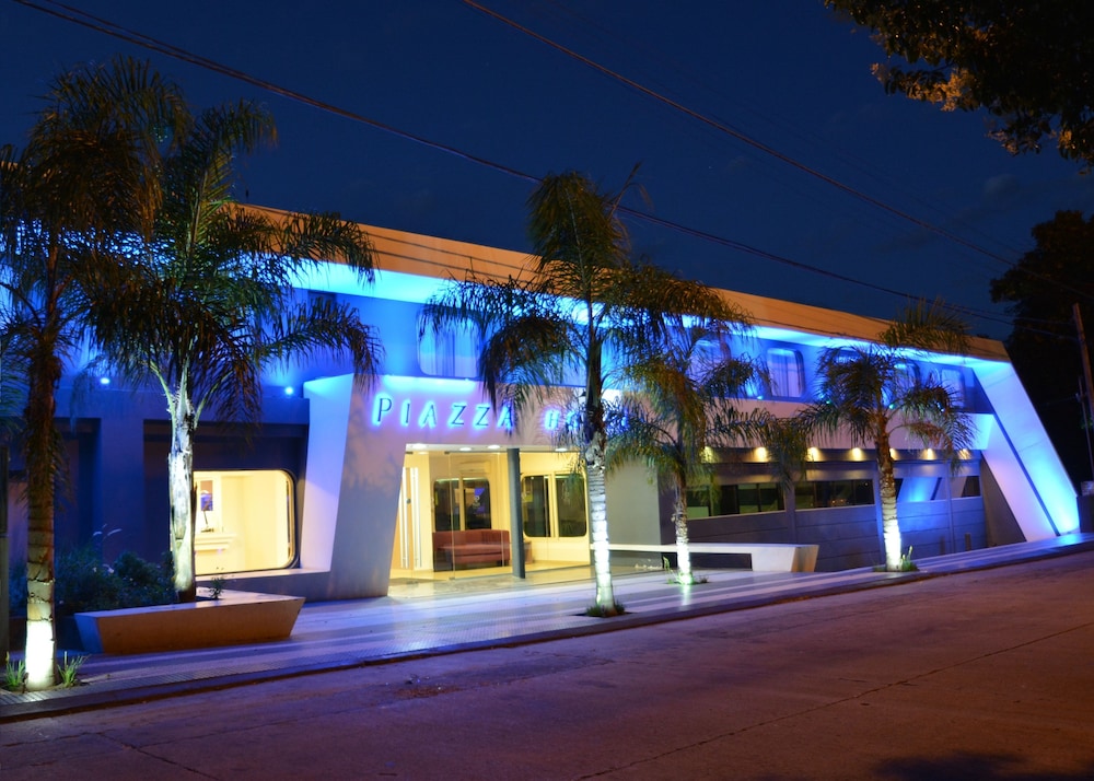 Piazza Hotel 2/22