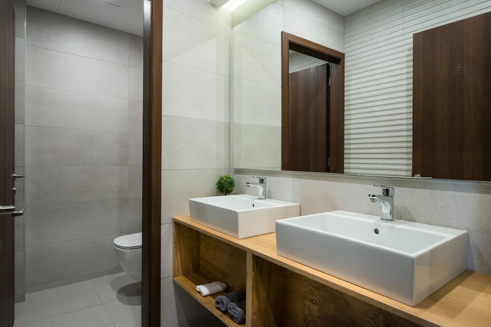 Central City Hotel 42/50