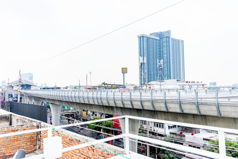 Ze Residence Bang Aor Station 24/34