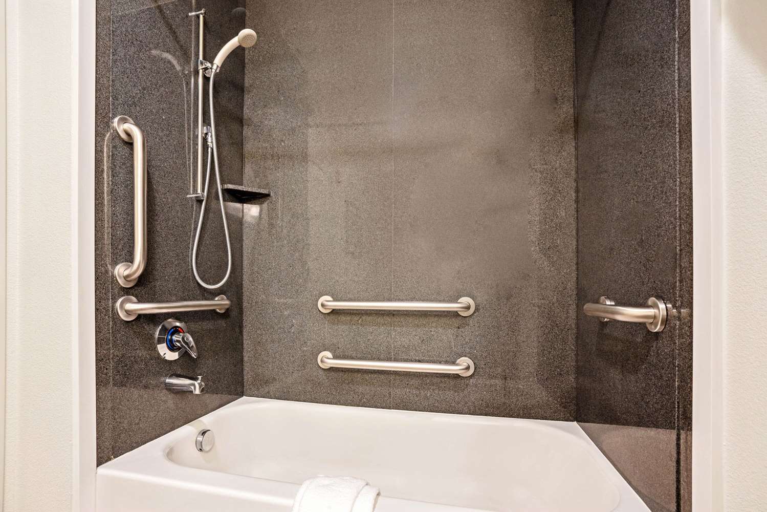 La Quinta Inn & Suites by Wyndham Tumwater - Olympia 63/64