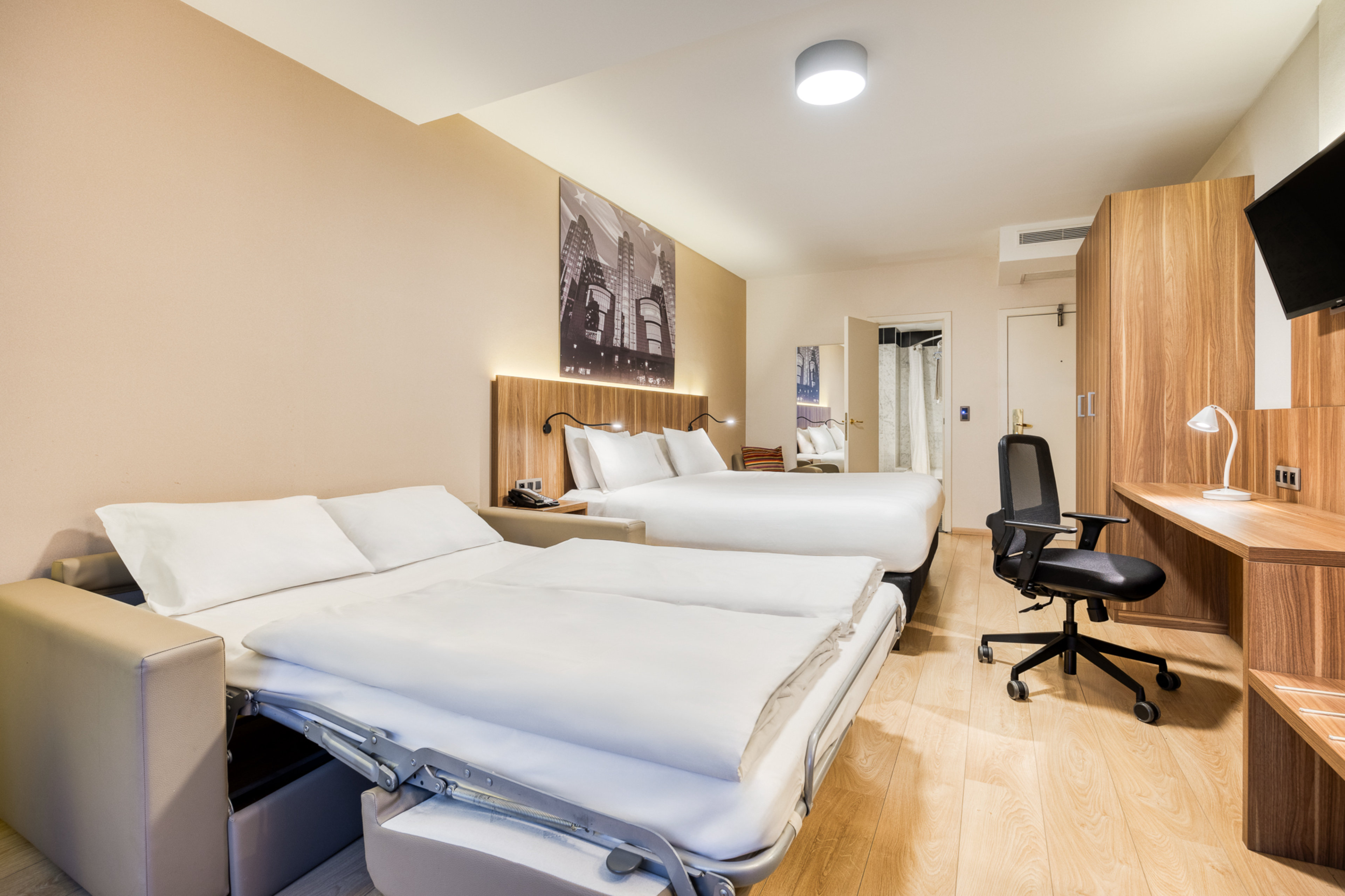 HOLIDAY INN BRUSSELS SCHUMAN 24/70