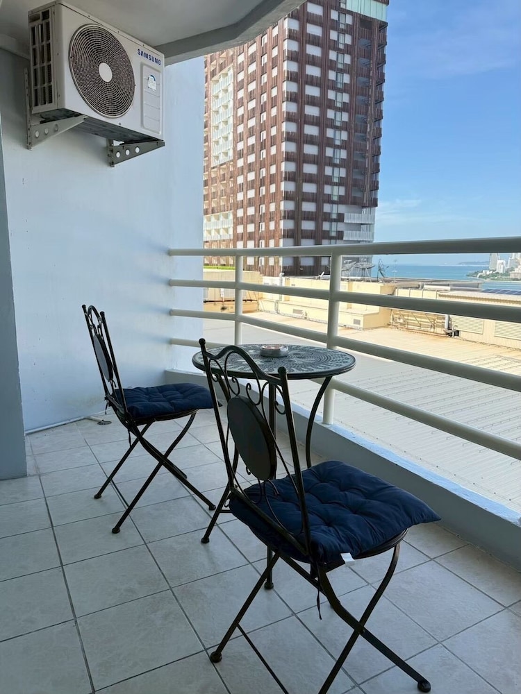 View Talay 6 Condominium By Honey 49/84