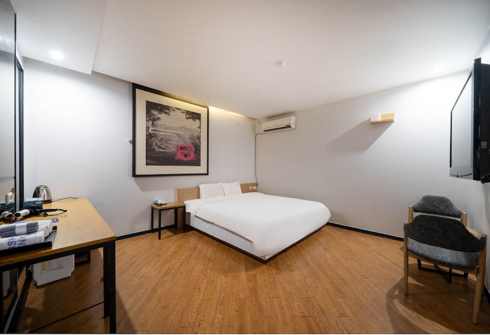 2 Heaven Hotel 24/69