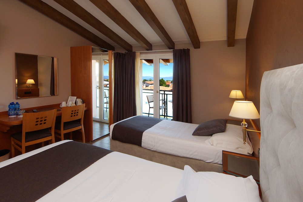 Hotel Clarin 14 By Dori 24/67