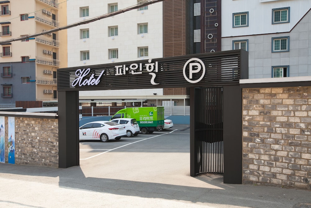 Pinehill Hotel 17/22