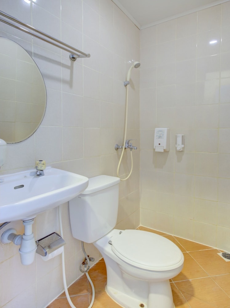 Capital O 4002 Aleander Hotel 38/42